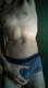 ragazzo gay mostra il pacco